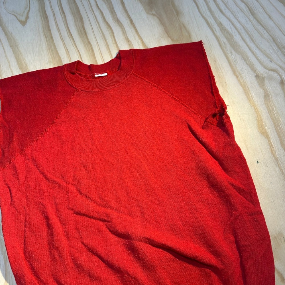 Vintage 80s Red Muscle Tee Cutoff Sweatshirt Sleeveless Raglan Distressed Blank